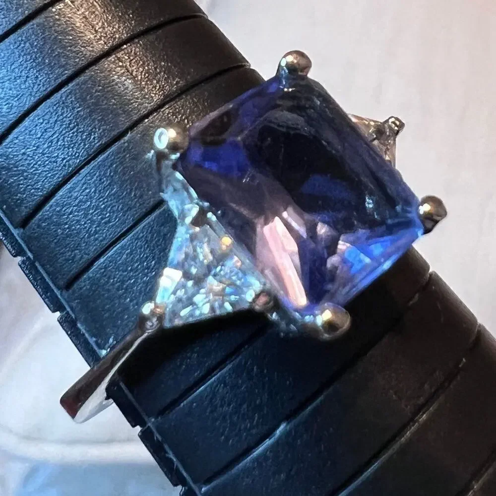 Cocktail ring purplish blue rectangle stone & trillion shaped crystals Sz 9 1/2